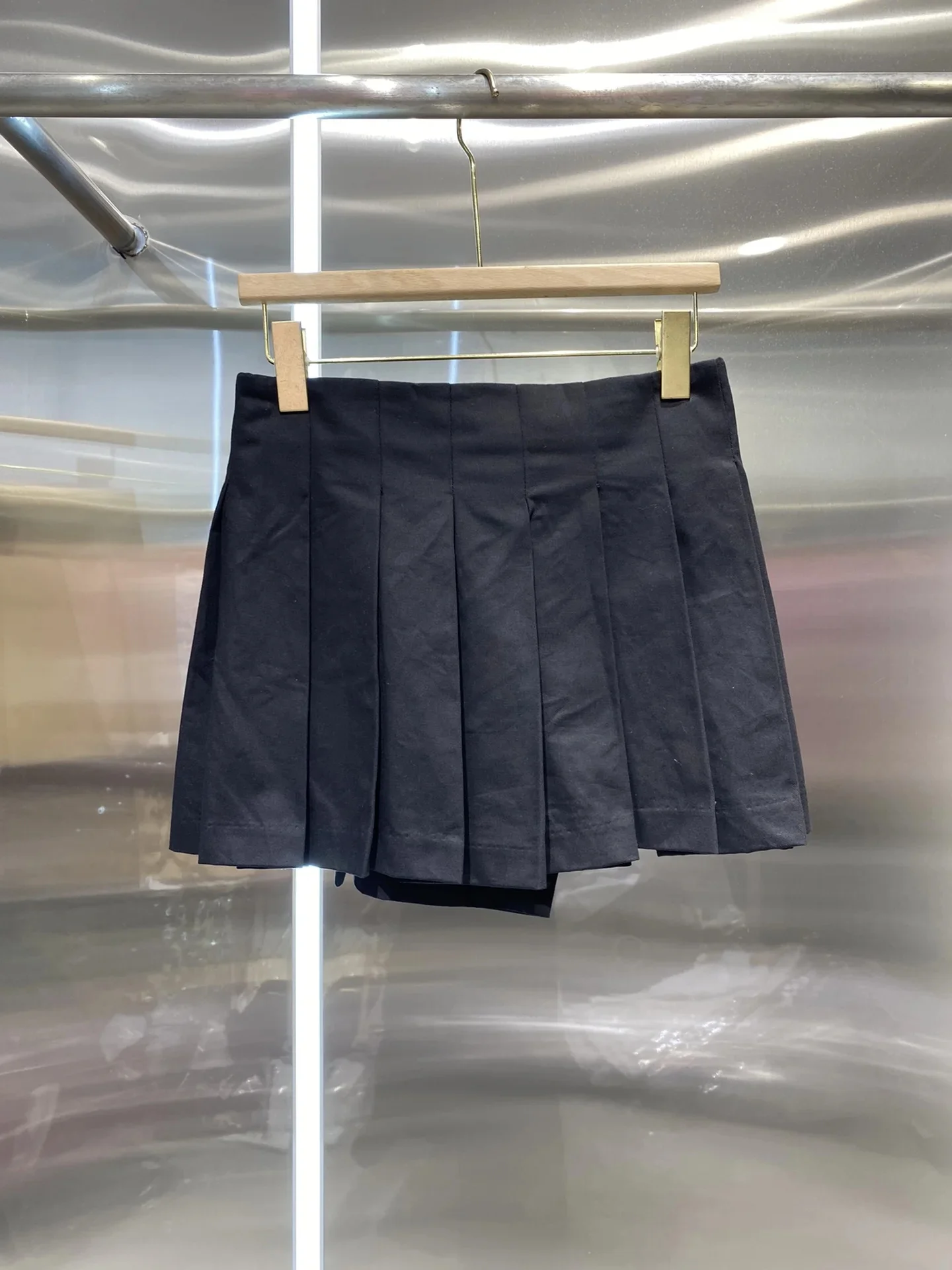 

College style age reducing autumn and winter high waisted side leather buckle pleated skirt matte paint pressed pleated short sk