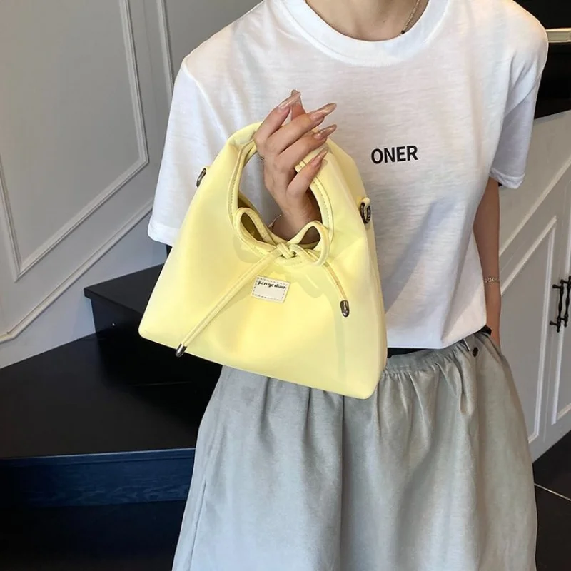 

Популярная классическая женская сумка через плечо, кожаная конструкция с внутренней организации, элегантная и удобная для длительного ношения