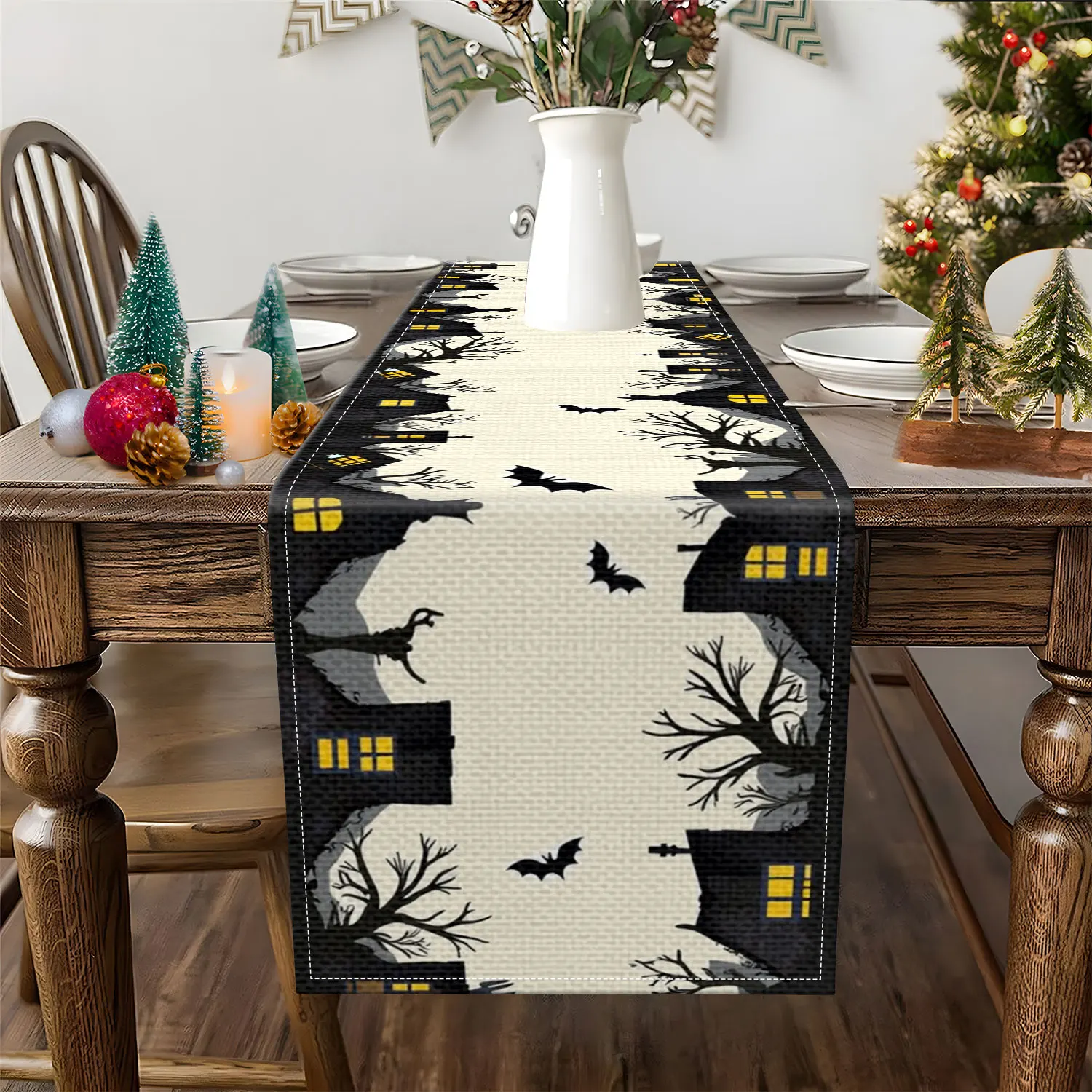قطعة واحدة من مفرش طاولة تحت عنوان قلعة الساحرة للهالوين، يظهر قلعة وأشجار ذابلة وخفافيش، مناسب لحفلات العطلات والديكورات على الطراز الداكن