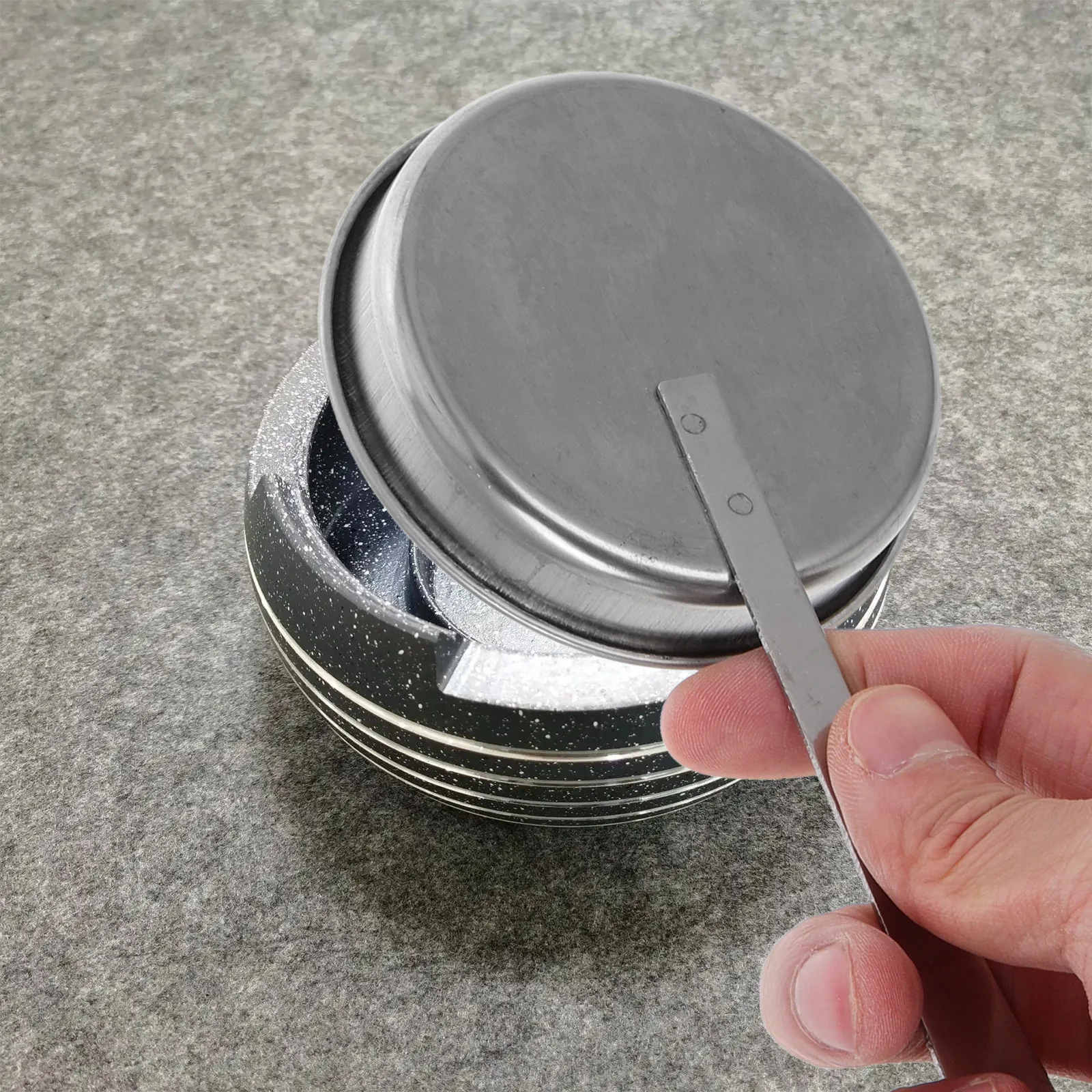 Stainless Steel Alcohol Stove Fire Cover Portable Camping Burner Flame Guard Handle Flame Snuffing Lid for Outdoor Use