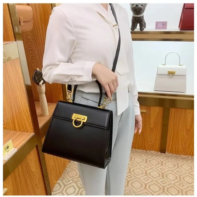 Style Vintage Leather Crossbody  Women\'s Bag Single Shoulder Horseshoe Buckle Handbag Guangzhou Luxury Bag