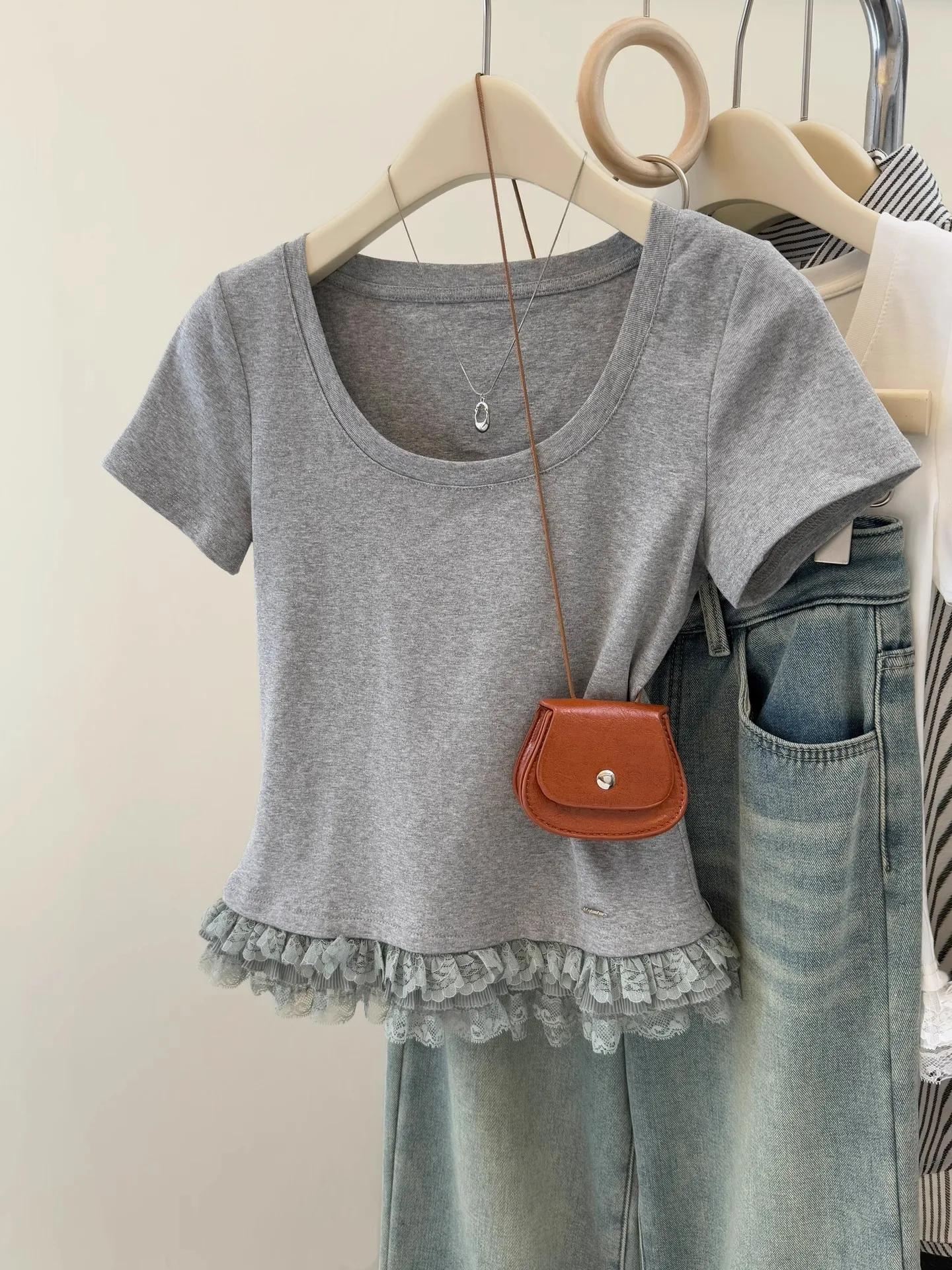 

ay Lace Trim Splice ort Sve Women's T-irt Summer New Sle Slim Fit Korean Version ort oulder Design Sense Top