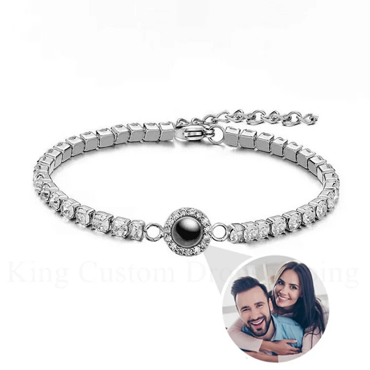

Personalized Photo Full Diamond Circle Projection Bracelet Christmas Gifts for Mom and Lover are Worth Collecting.