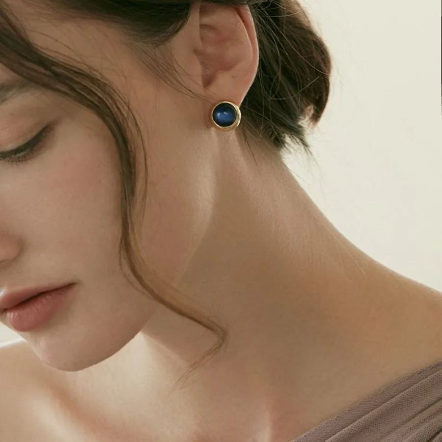 Pendientes franceses simples y compactos para mujer