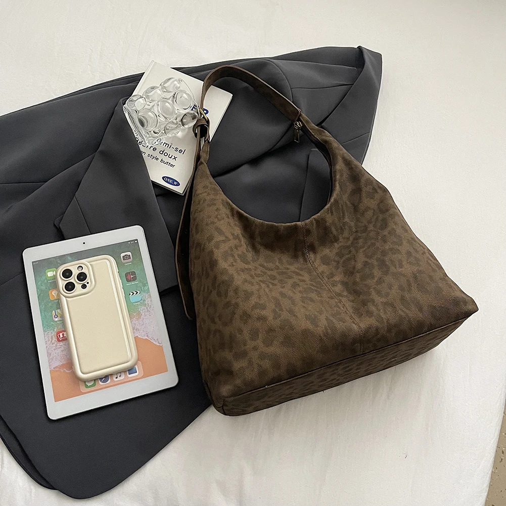 

Women PU Shoulder Bag Fashion Underarm Bag Zip Closure Trendy Tote Handbag Adjustable Strap Slouchy Tote Bag Daily Commuting Bag