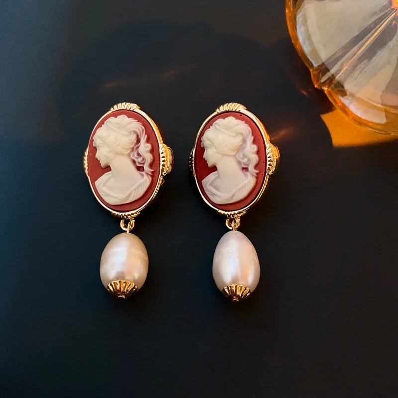 Vintage Exquiste Baroque Portrait Relief Pearl Pendant Earrings Jewerly For Women Lady Retro Palace Drop Earring Accessories