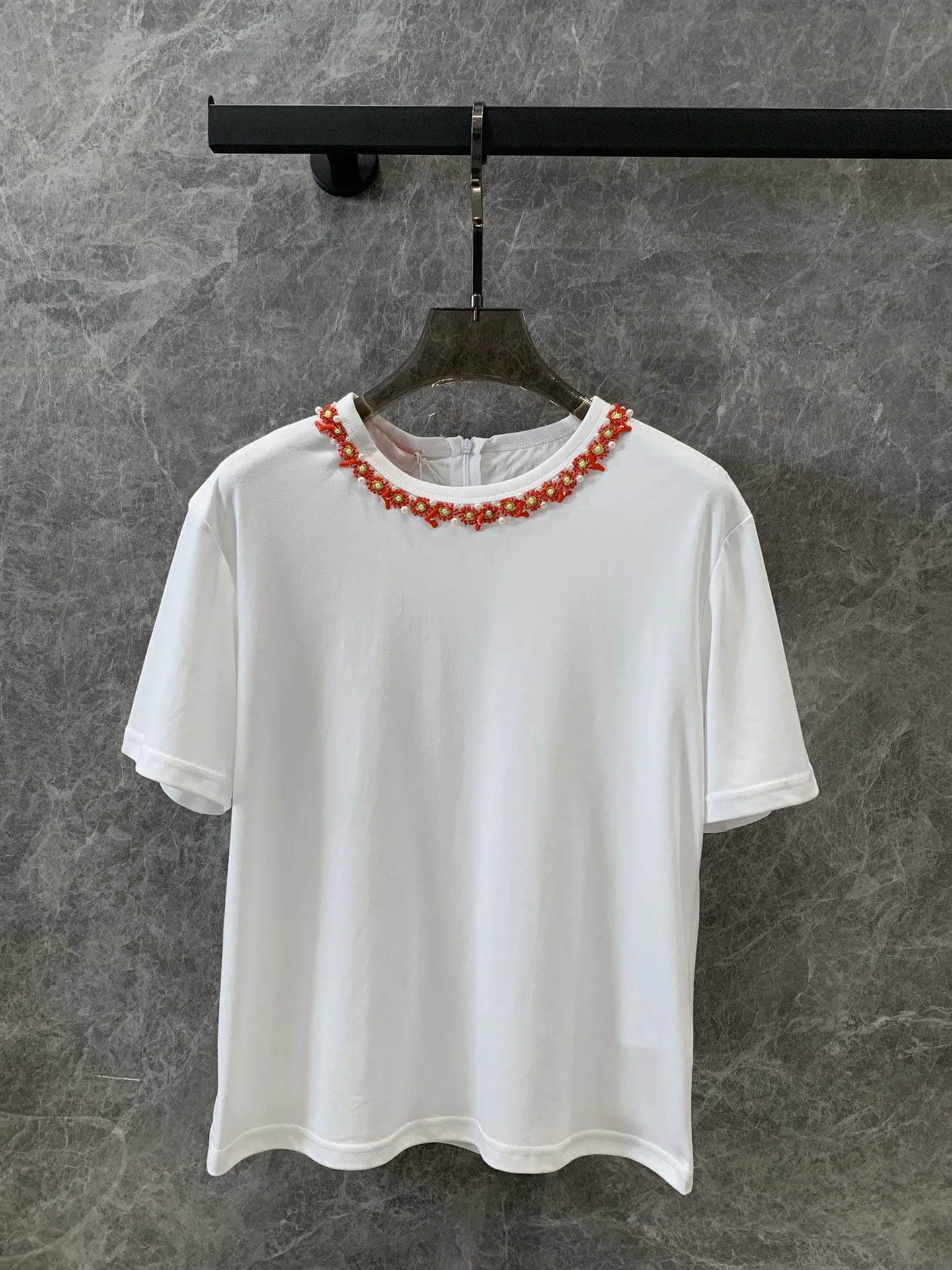 

2024 Summer New High Quality Women's Wear Pearl Red Coral Round Neck Classic Short sleeved T-shirt 0621