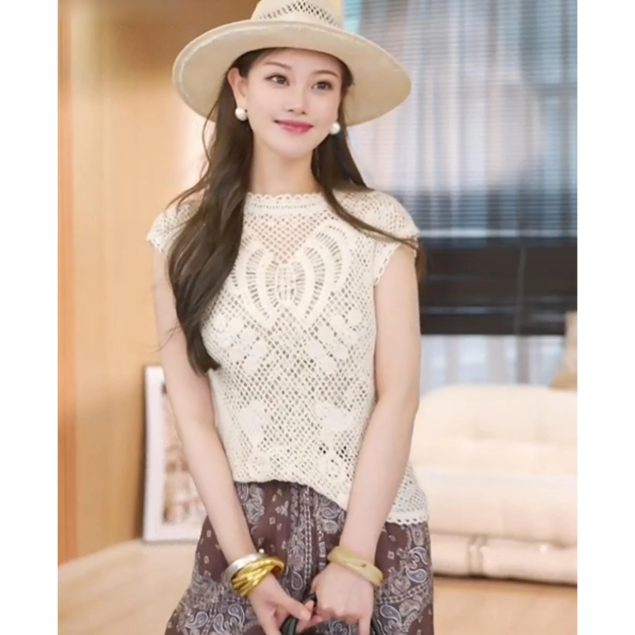 Sommer 2025 Damen Modisches Rundhals-Top mit Spitze, Locker Geschnitten, Schlank, Häkelblumenmuster, Hochwertige Sensation, Schmales Oberteil im Koreanischen Stil