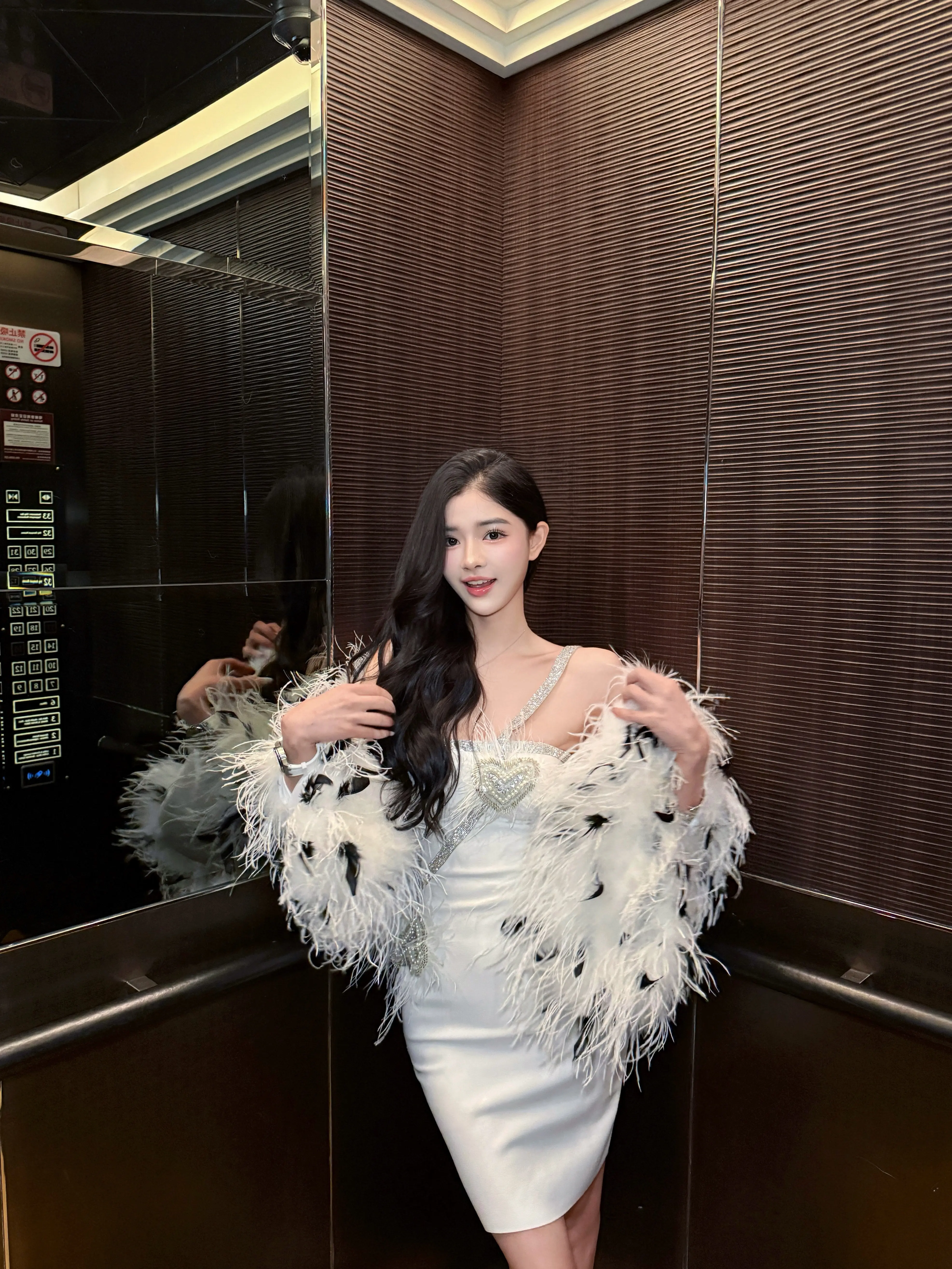 

White Evening Party Shawl Real Fur Wrap All-Season Elegant Outerwear for Formal Real ostrich feather cape