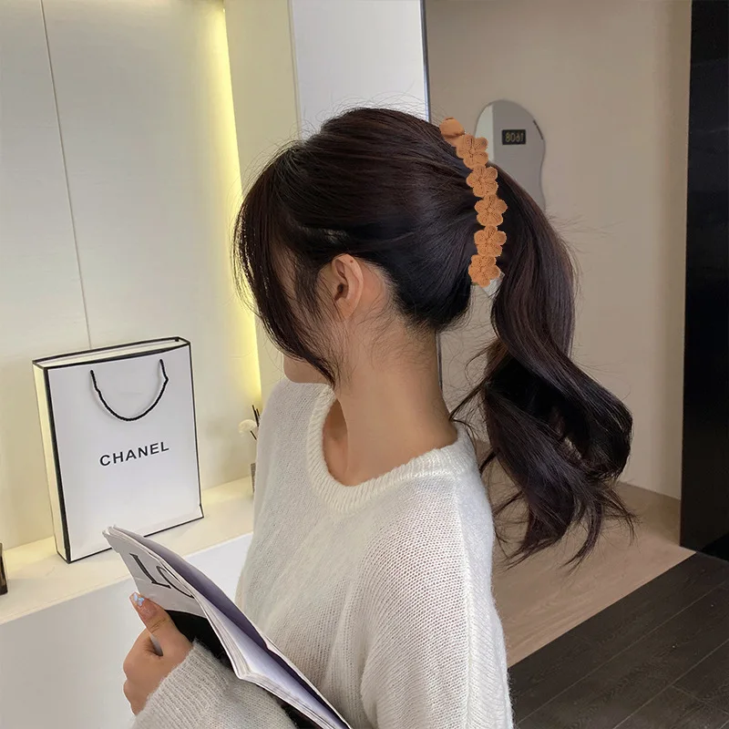 

Korean Flower Twist Clip Small Hair Volume, Simple Vertical Clip Ponytail Hairpin Non-slip, Versatile Back Head Hairpin