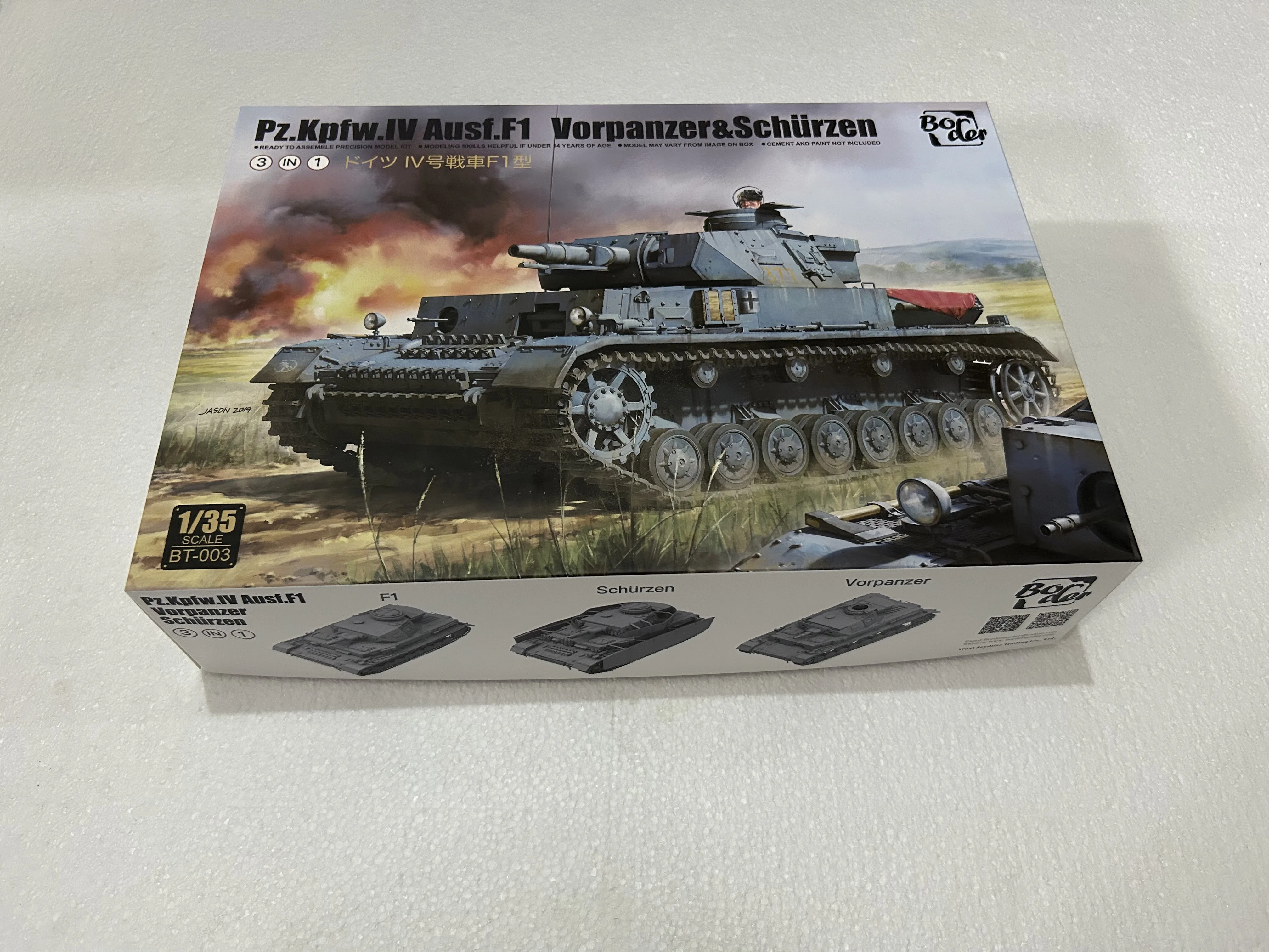 Model Kit F1 - BT-003 Model do Składania: Zestaw Modelarski