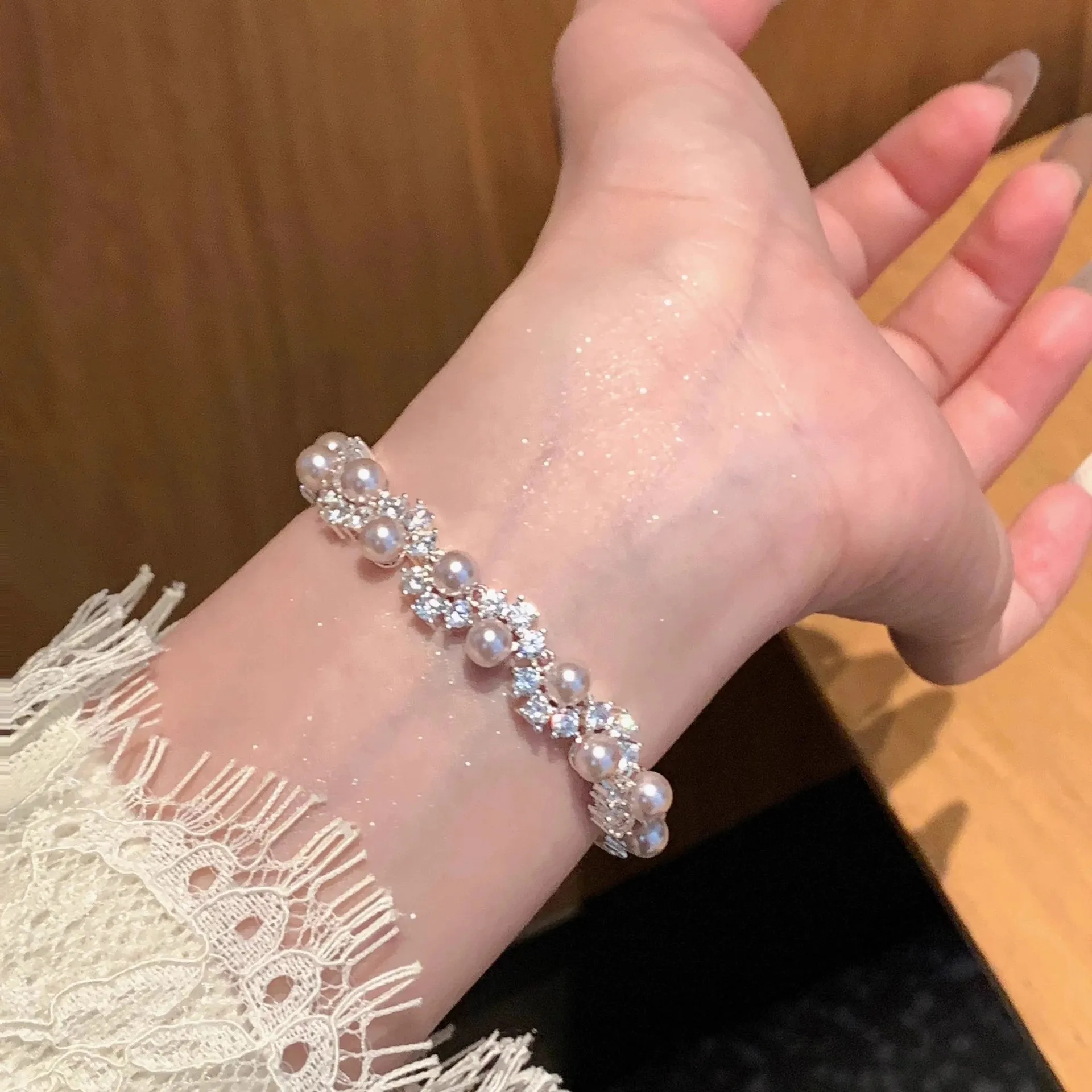 

French micro-inlaid zircon pearl bracelet women's fashion temperament high-end bracelet niche exquisite