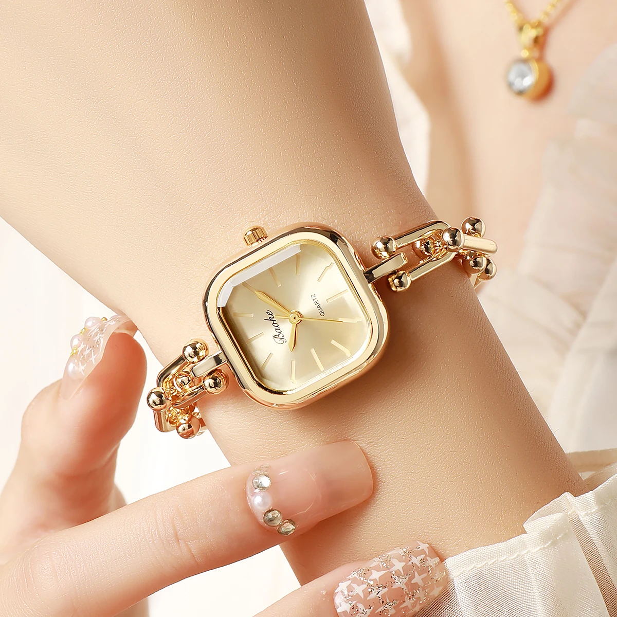 

Элегантный золотой квадратный набор украшений с часами и кристаллами | Ремешок из цепных звеньев | Набор из 3 предметов в минималистичном стиле для женщин