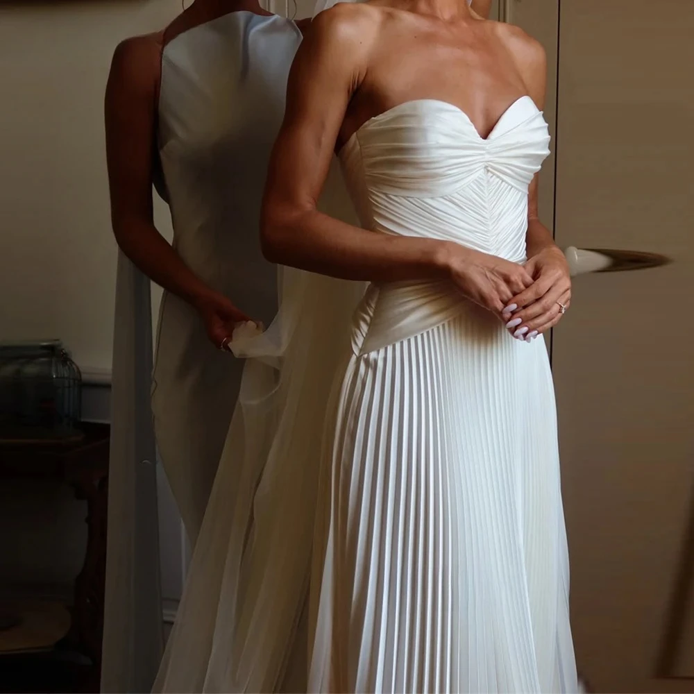 Customized Simple Sleeveless Sweetheart Neckline Open Back Mermaid Floor Length Wedding Dresses Satin Pleated New Bridal Gowns
