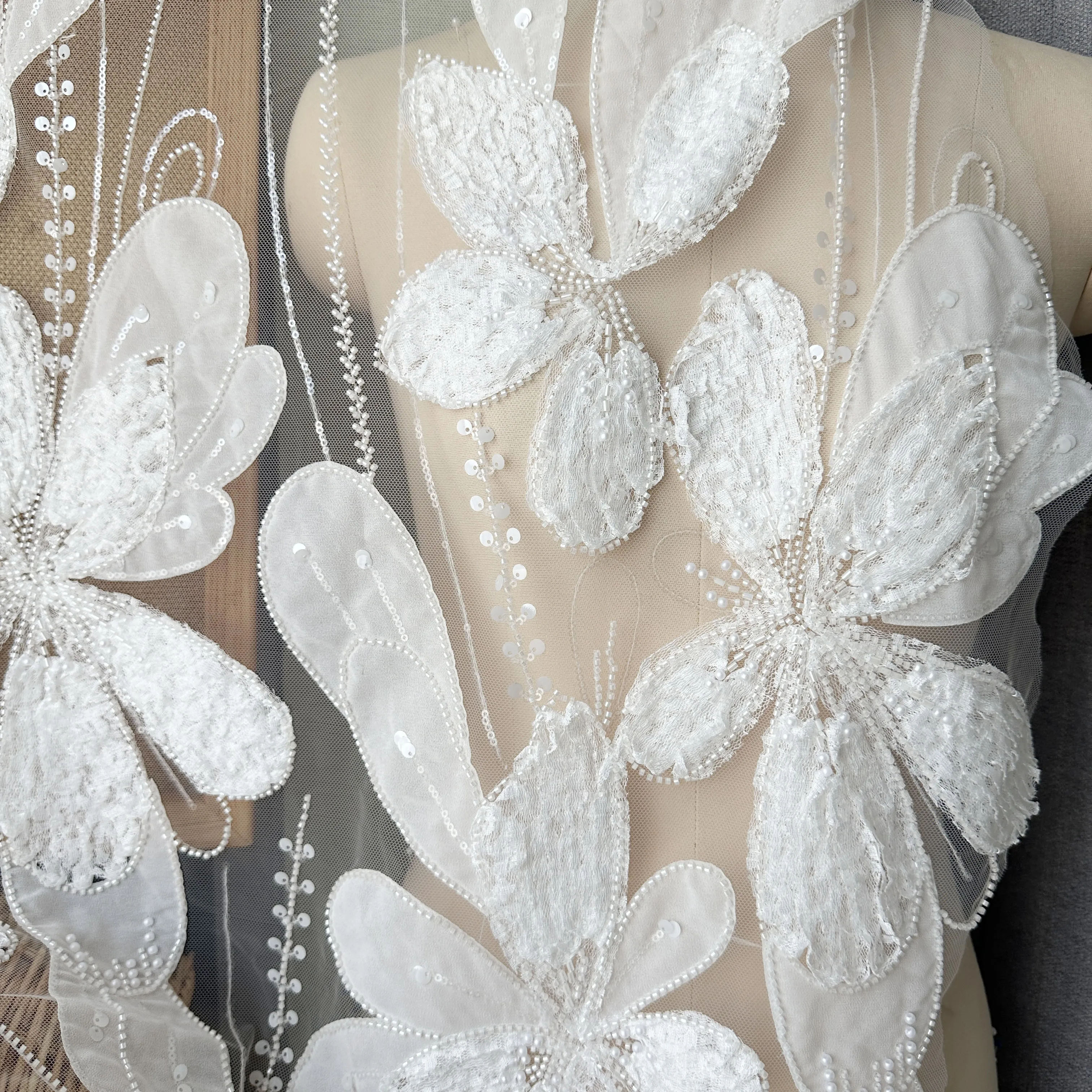 3D-Perlenstickerei-Spitzenstoff als Meterware, Couture-Hochzeitsstoff, Ballkleidstoff – Detail 2