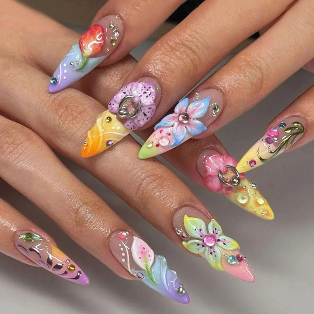 24Pcs Relief Colorful Flower False Nails Patch Almond with Metal Ring Diamond Wearable Press on Nails Gradient French Fake Nail