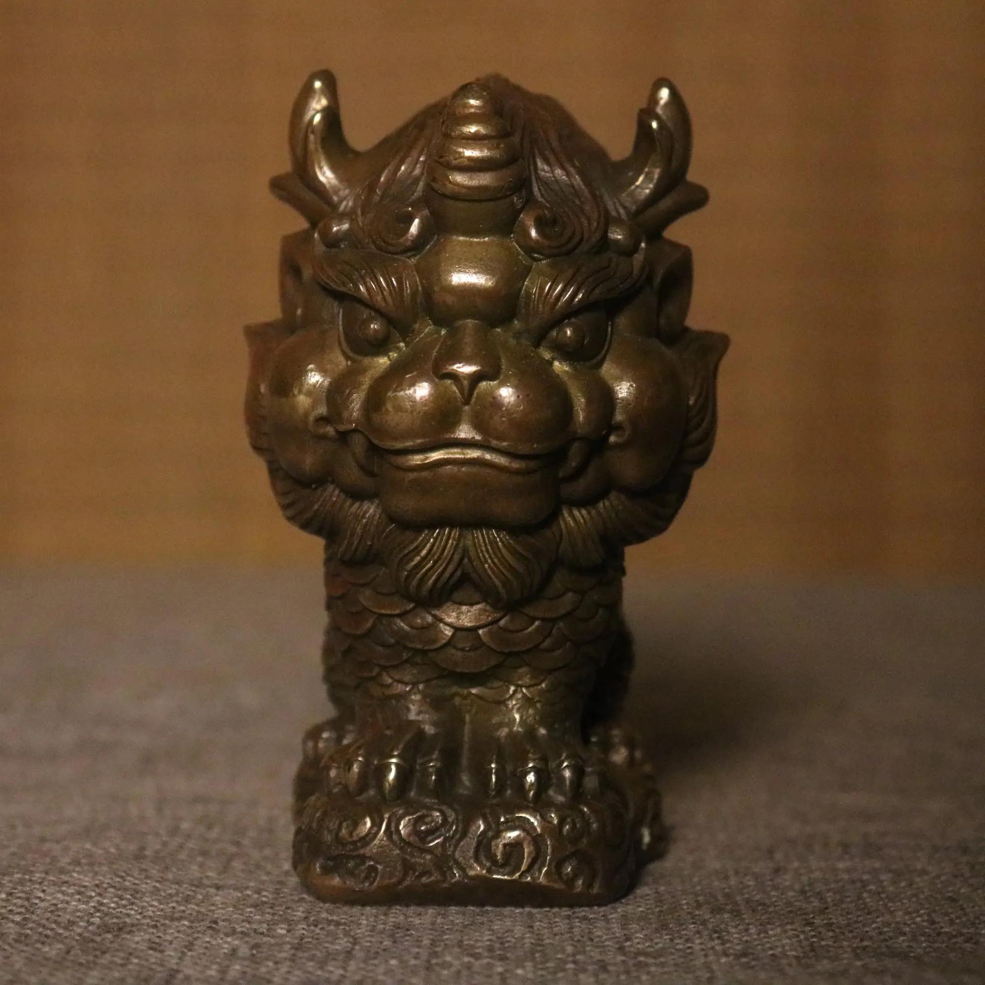 

Brass Kirin Statue - Exquisite Living Room Entrance Decor, Home Craft Decorative Piece for Elegant Interiors