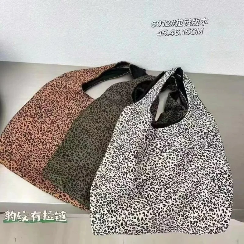 حقيبة يد نسائية مشهورة مصنوعة من الجلد أو كروس أو كتف، أنيقة من المصمم الشهير للسيدات الأنيقات