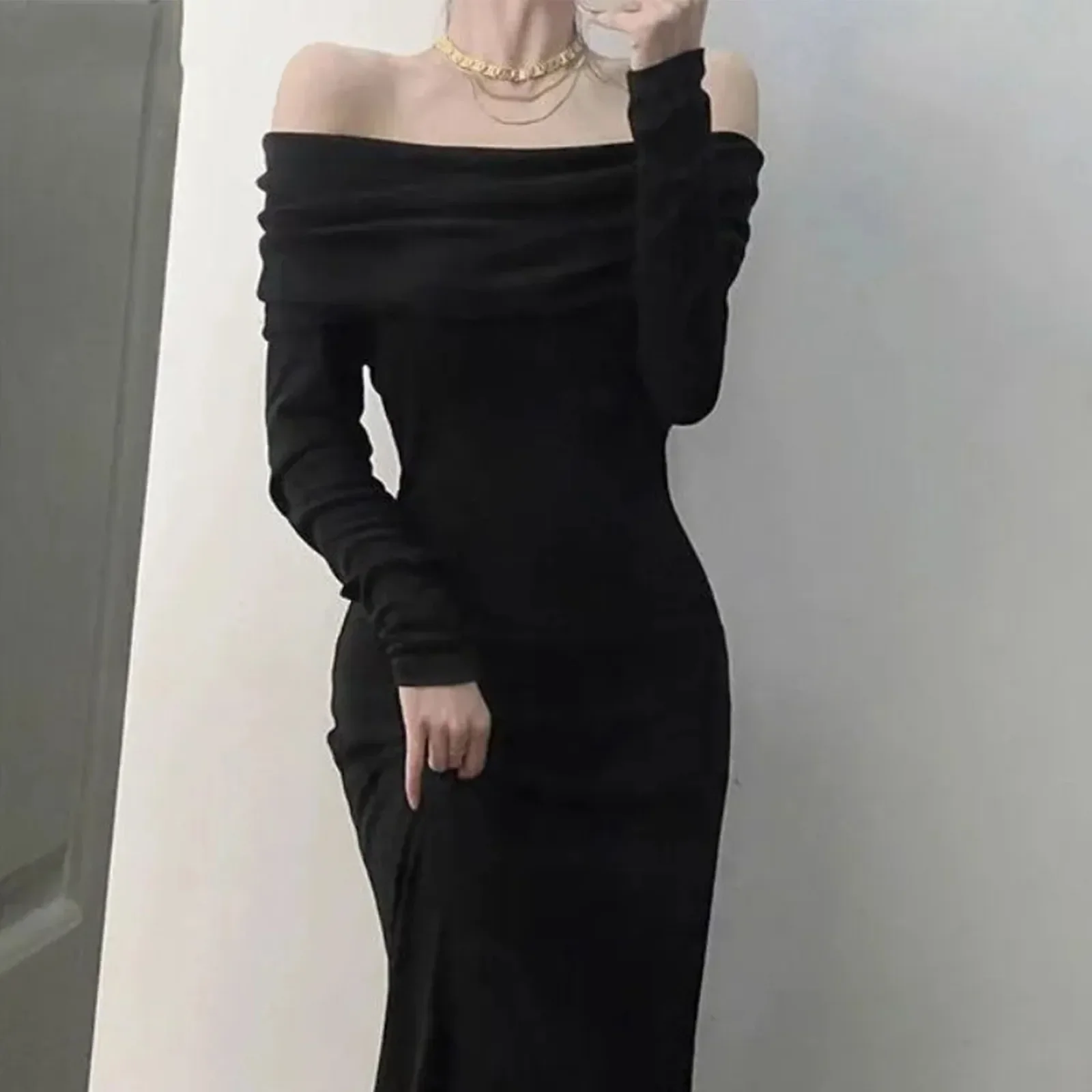 Women's one-shoulder style long-sleeved dress, sexy basic slim-fit long skirt, solid color fashion, spring and summer