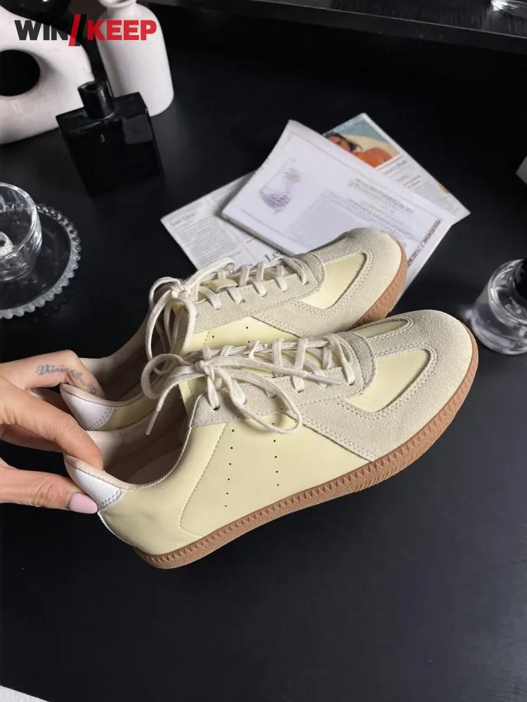 

Универсальные женские кроссовки с комбинированным дизайном, на шнуровке, для бега, с толстой подошвой, дышащие, удобные, для занятий спортом и пробежек.