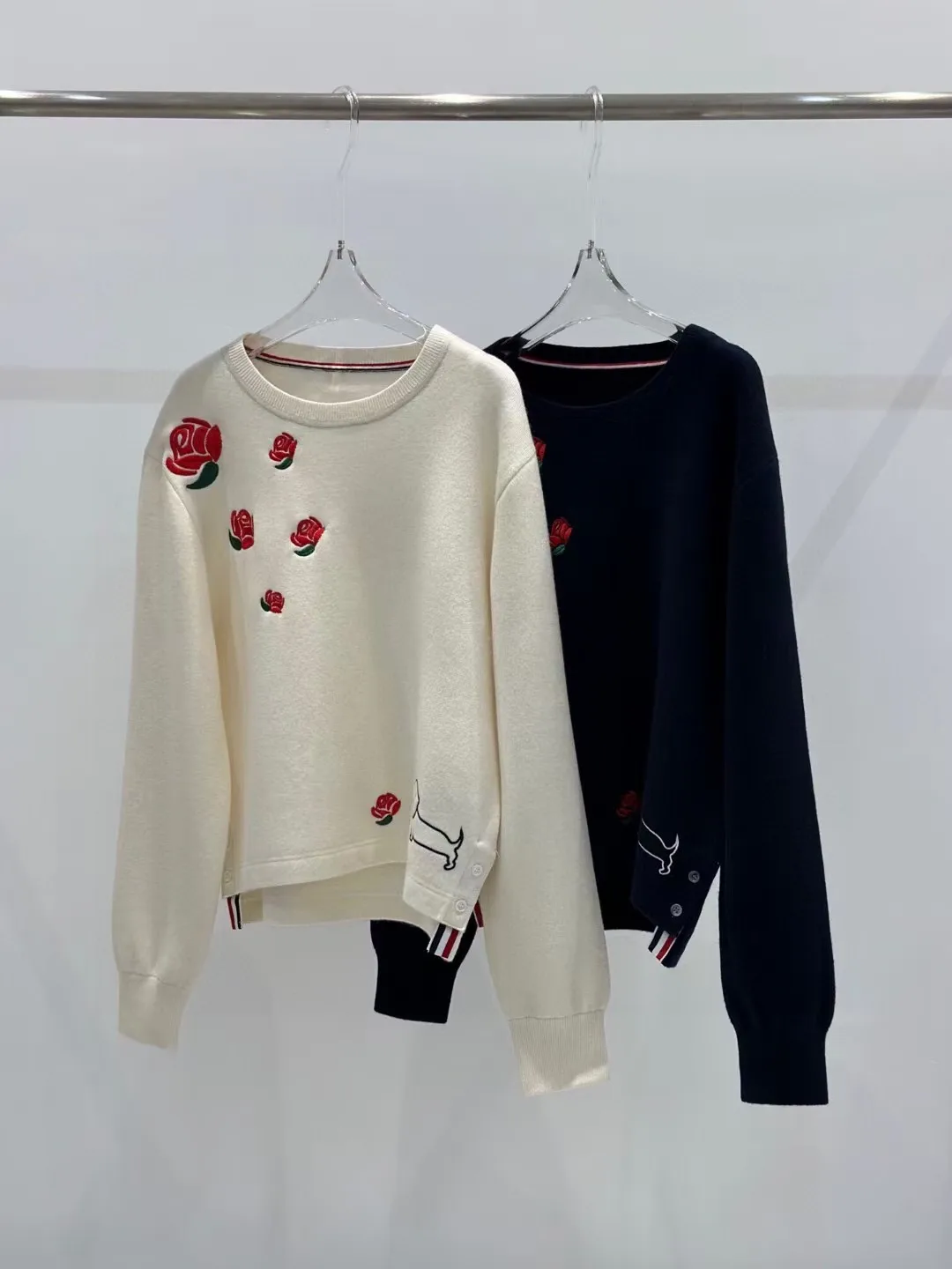 High end customized women's round neck embroidered pullover sweater