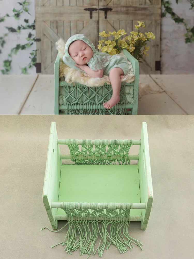 سرير خشبي صغير عتيق لحديثي الولادة دعائم تصوير لحديثي الولادة سرير أطفال مع تفاصيل منسوجة لدعائم الاستوديو الاحترافية #3