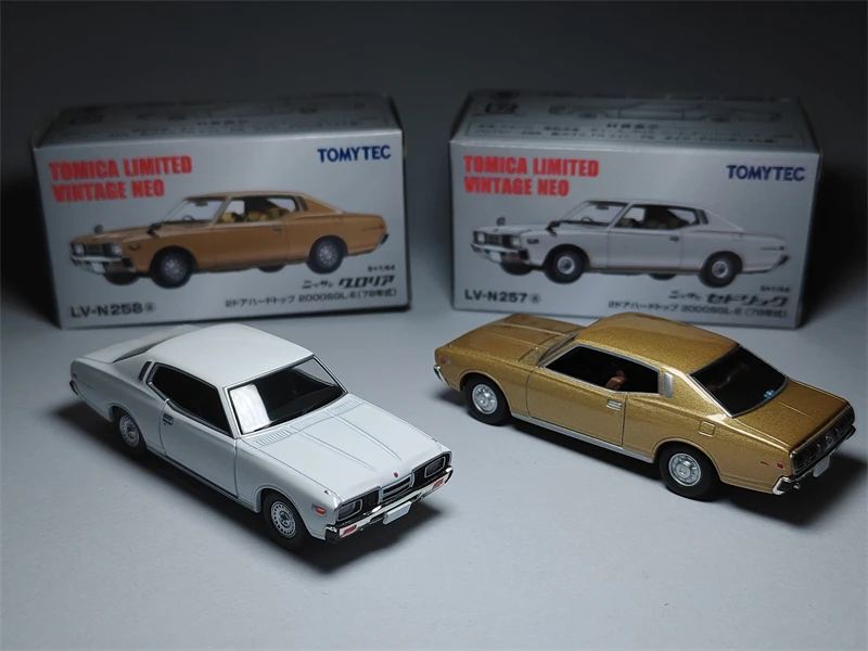 1/64  TOMYTEC TLV Nissan Gloria LV-N257a /258a Die Cast Model Car Collection Limited