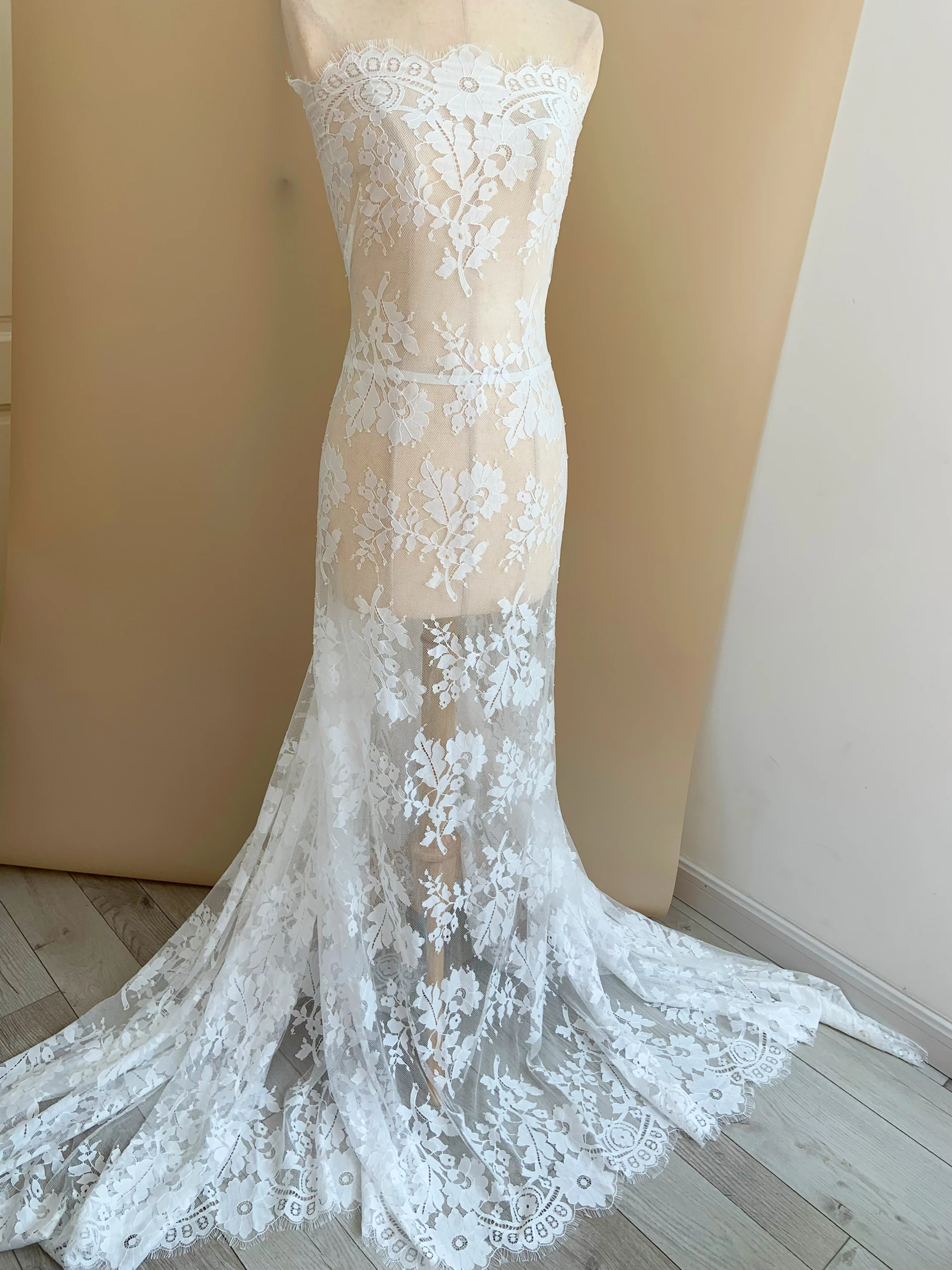 

Шифрованная белая ткань с крупным цветочным узором и кружевом для свадебных платьев, юбок, ночных сорочек, популярная ткань для домашнего шитья и аксессуаров для рукоделия