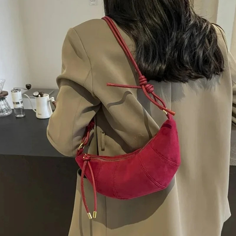 

Маленькая замшевая сумка через плечо в стиле ретро для женщин, винтажные матовые кожаные сумки через плечо в форме полумесяца, осенне-зимние сумки в форме полумесяца