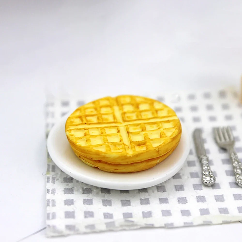 1/12 Doll House Miniature Resin Waffle Taiyaki Simulation Food Model Toys for Mini Decoration Dollhouse Accessories