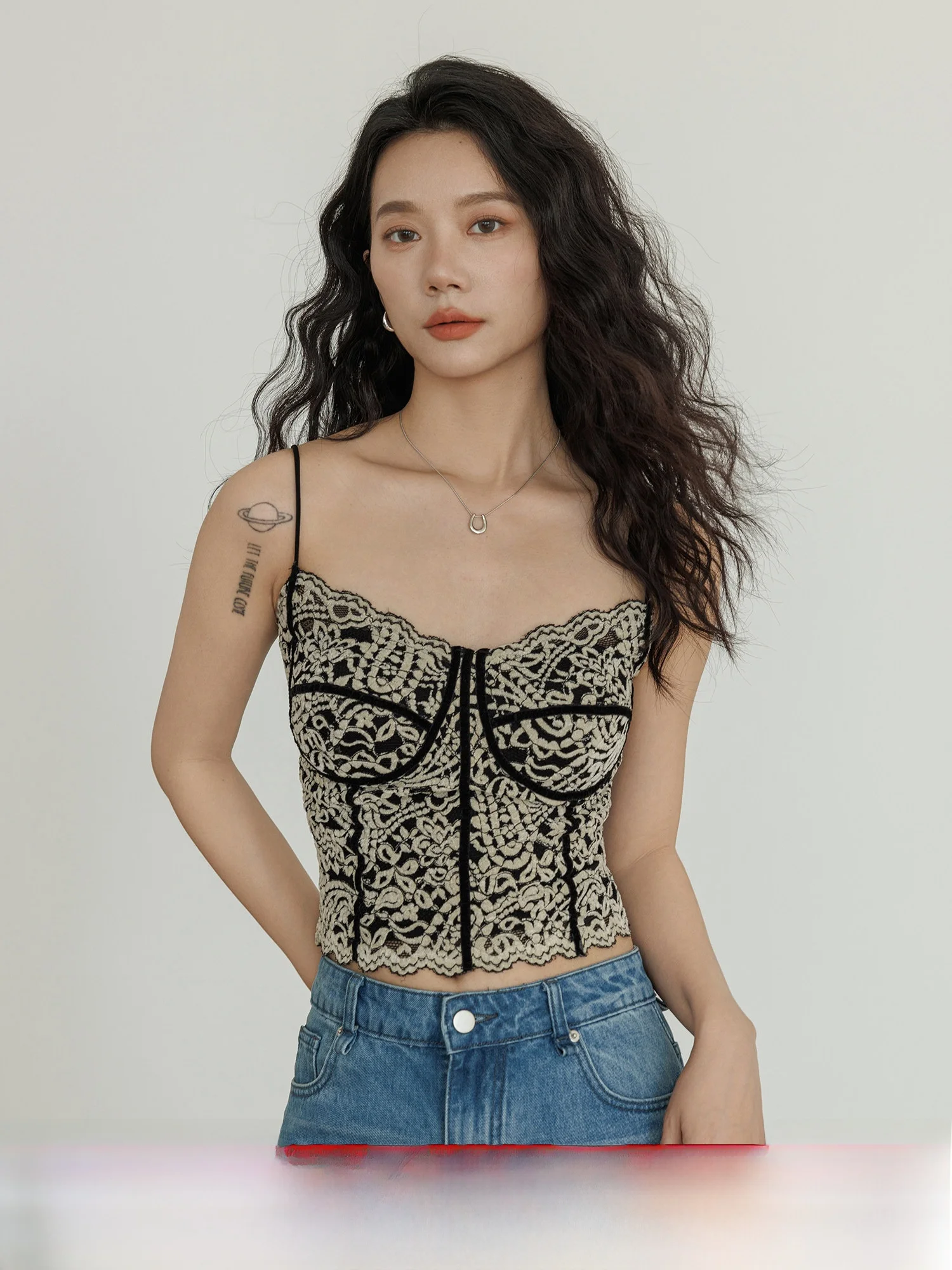 

Summer 2025 Women's Design Sensation Svel ort Fit Tank Top Nylon Fabric Commute Sle Faion Outerwear for Ladies