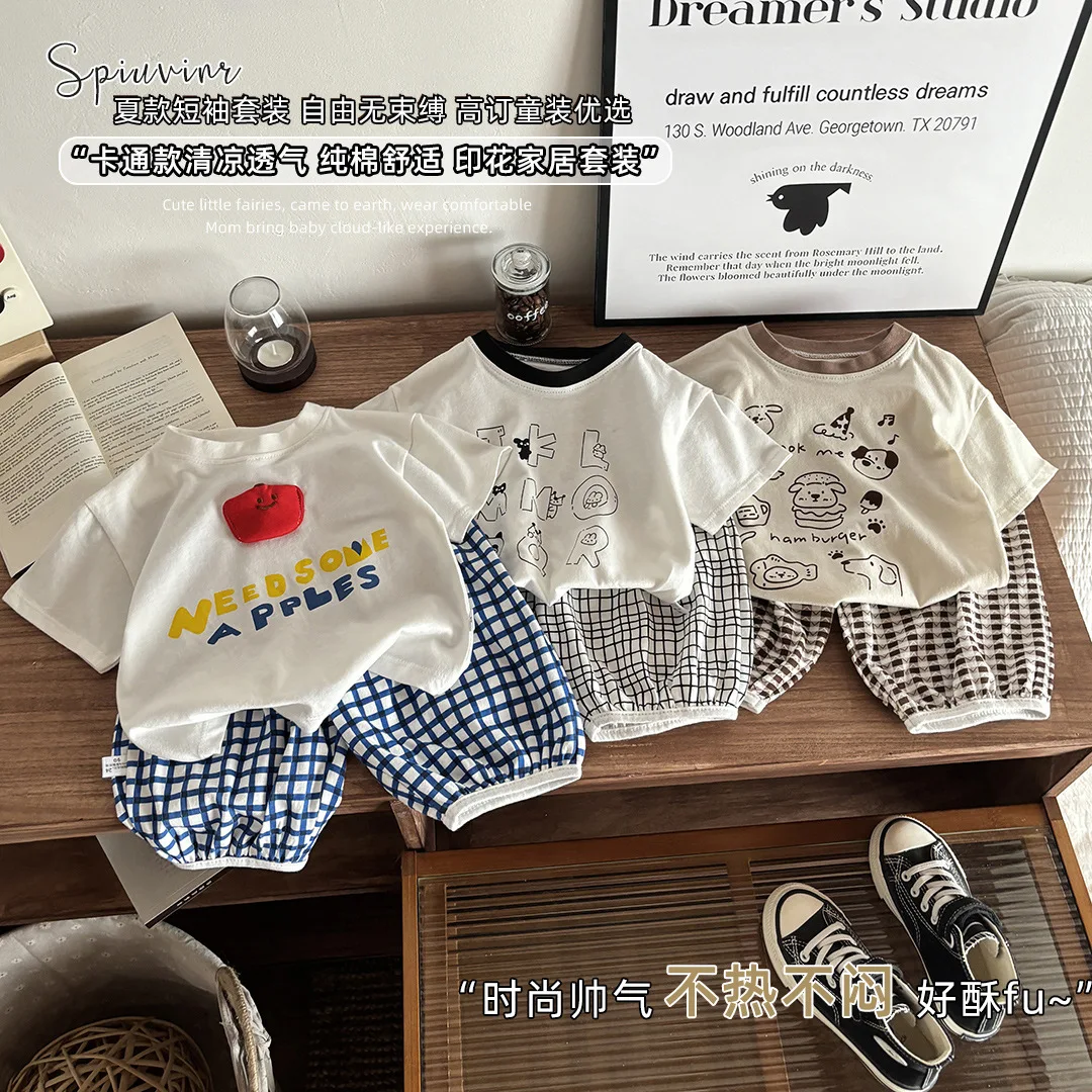 Kinder Plaid 2-teiliges Sommer-Outfit Jungen Grafik Buchstaben T-Shirt Mädchen Shorts Set Koreanischer Stil Lässige passende Kleidung für Kleinkinder