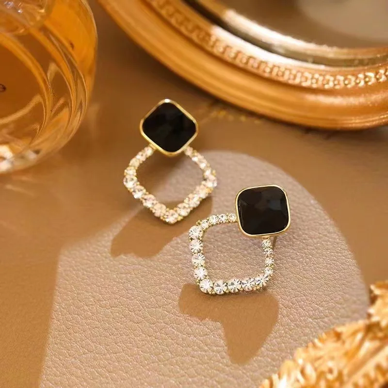 Classic Black Square Ear Stud Women's Fashion Shiny Rhinestone Earrings Hollow Geometric Ear Stud Wedding Bridal Accessories