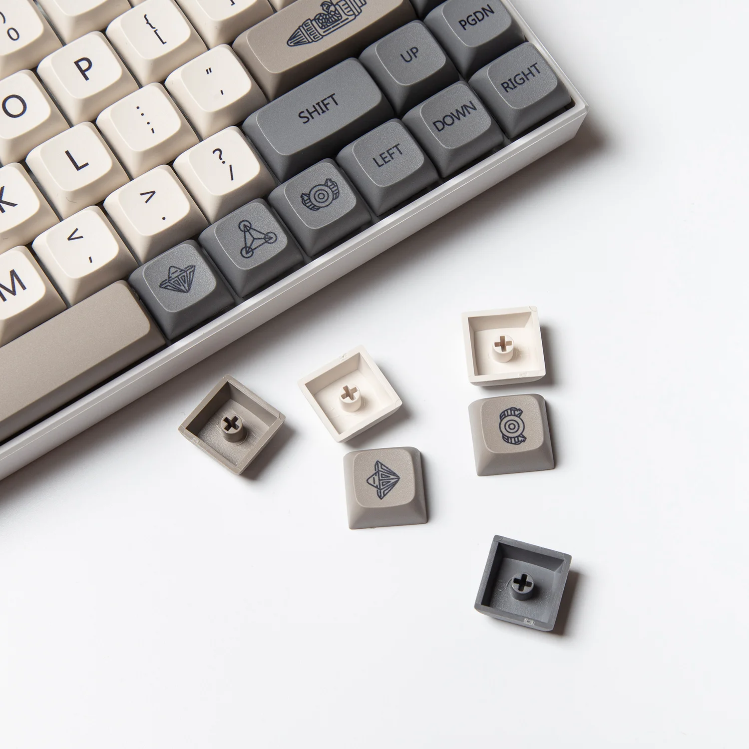 133 مفتاحًا ياباني كوري تايلاند روسي XDA Profile PBT Keycap للوحة المفاتيح الميكانيكية MX Switch أغطية مفاتيح باللون الأبيض والرمادي البسيط