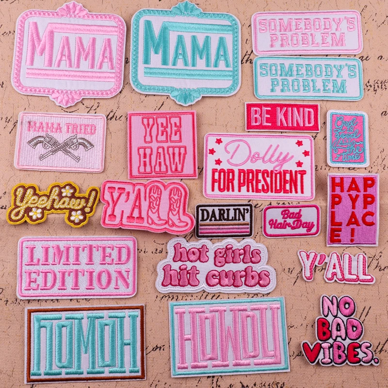 Cartoon Pink Letters ricamo Patch ferro fai da te su toppe per abbigliamento toppe personalizzate con Slogan sui vestiti giacche cucire distintivi