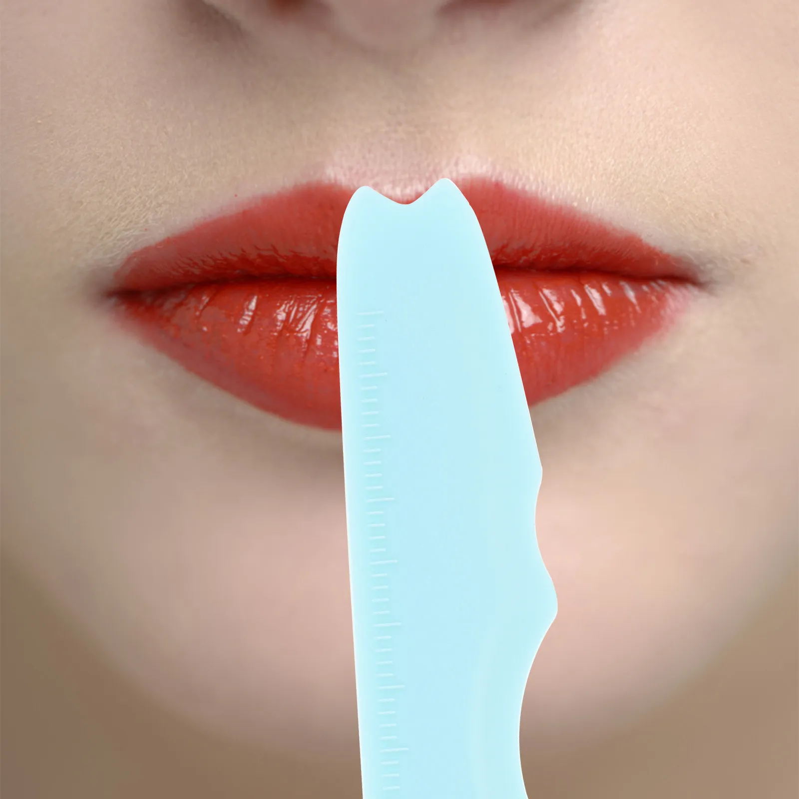 Ergonomiczny silikonowy aplikator do eyelinera ze skalą pomiarową dla początkujących, wielokrotnego użytku, pomoc w aplikacji szminki, tworzy delikatne linie.