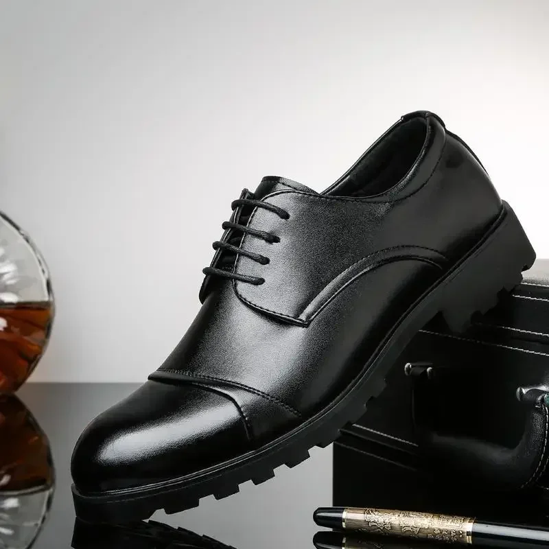 Zapatos de cuero informales de estilo británico para hombre, zapatos deportivos de fiesta, ropa Formal de negocios, fondo suave, zapatos de conducción negros para hombre