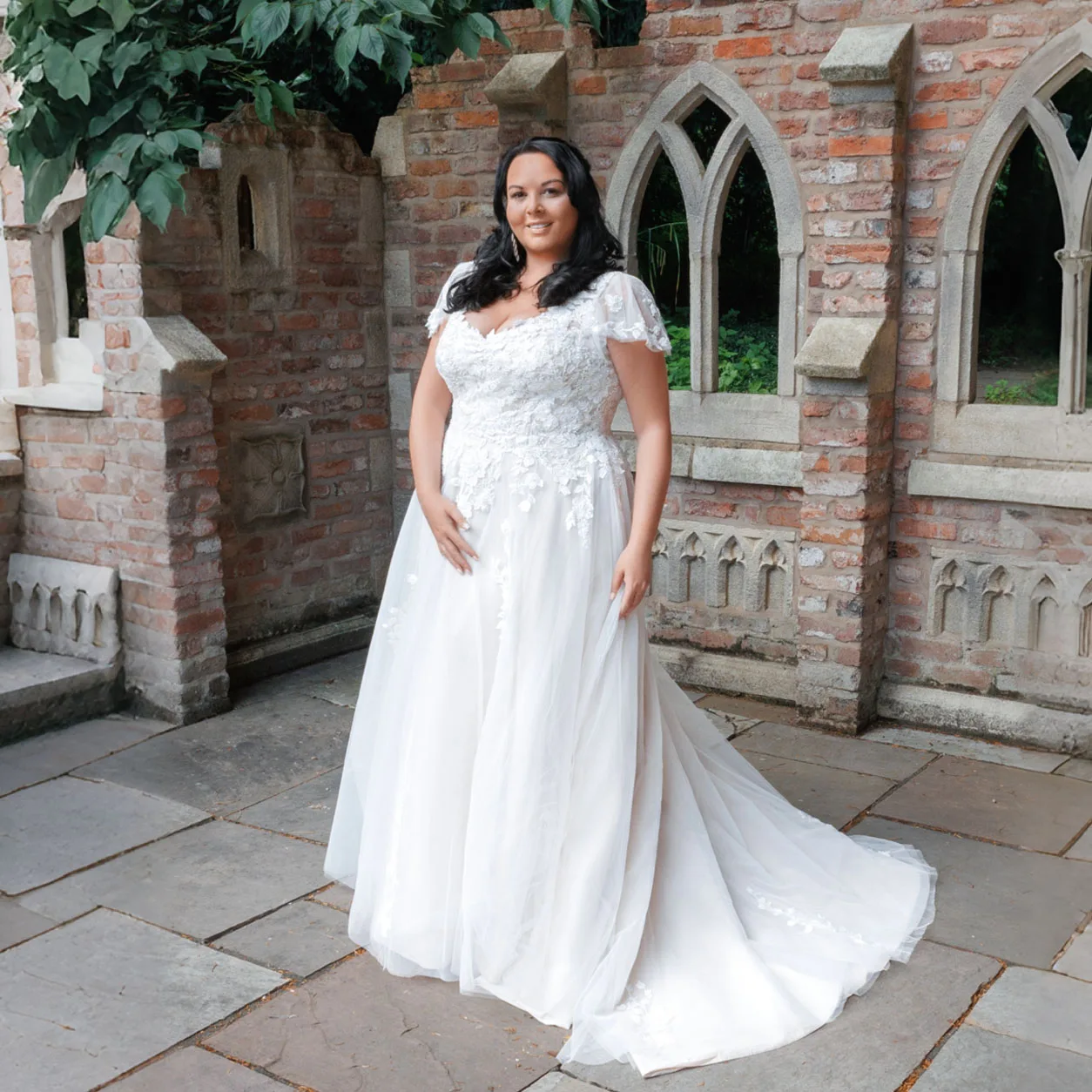 

Plus Size V-Neck Wedding Dresses Lace Appliques A-Line Tulle Bridal Gown Corset Back Short Sleeve Robe De Mariée Customized