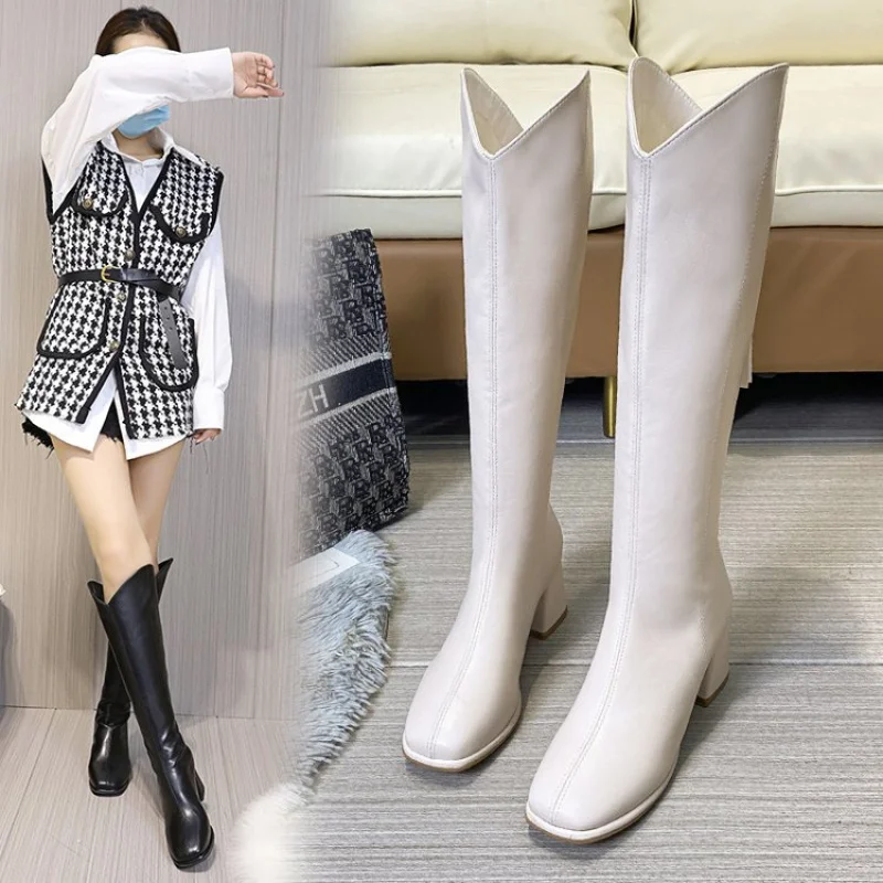 Nuevas botas largas de otoño e invierno para mujer, botas altas blancas por encima de la rodilla, botas de montar ajustadas con forro polar y punta cuadrada con tacón grueso
