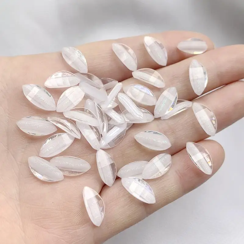 100pcs Beautiful white petal Rhinestone Wedding Decoration resin flat back DIY jewelry making discovery rhinestones