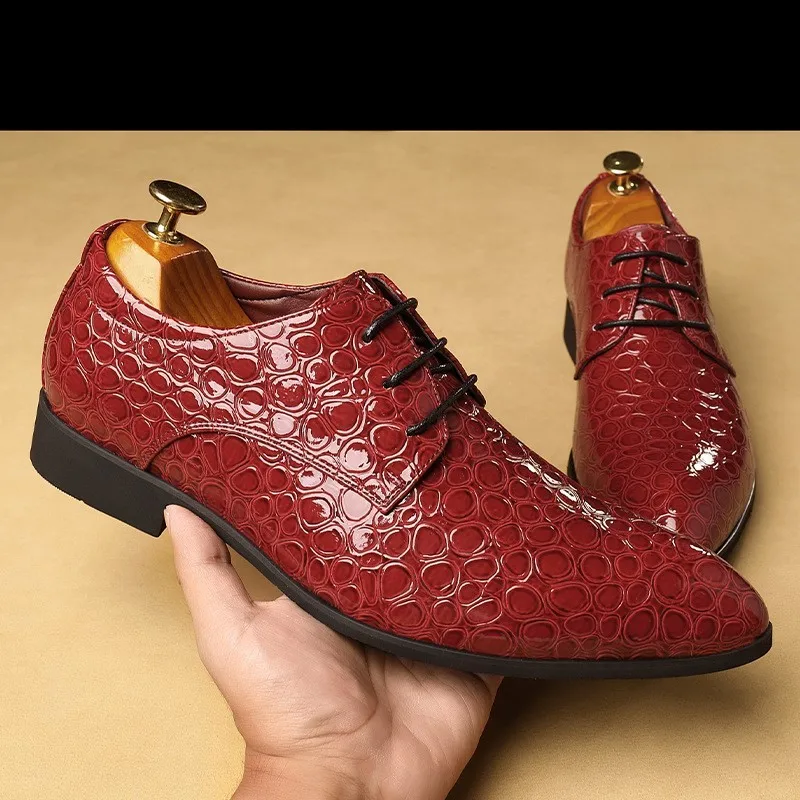 Zapatos de cuero brillante para hombre, calzado de vestir de negocios, talla grande, combina con todo, talla grande 48, M464, primavera y otoño, novedad