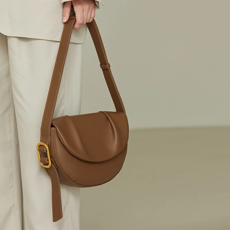 

Versatile Single Shoulder Bag Daily Commuting Crossbody Bag Soft Leather Pleated Armpit Casual Saddle Bag Flip Up Women Handbag