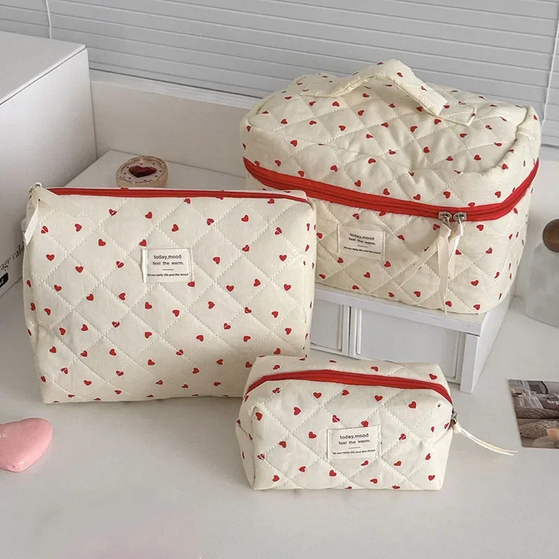 Ladies Zipper Quilting Make Up Bag Cosmetic Bag for Women Fashion Ins Heart Makeup Bag Pouch Small Large Toiletry Handbag Case