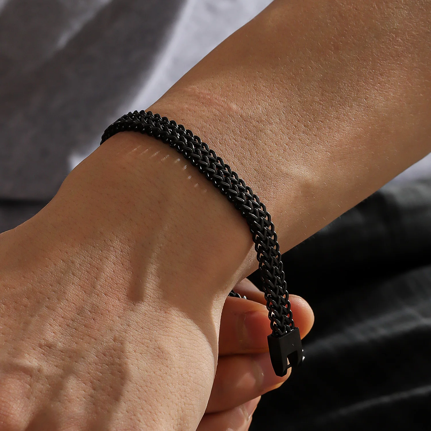Dascusto Benutzerdefiniertes Namensarmband mit doppelter Seilkette für Herren, Edelstahlarmband, polierte Farbe, Punk-Biker-Armband, Herrenschmuck – Detail 4