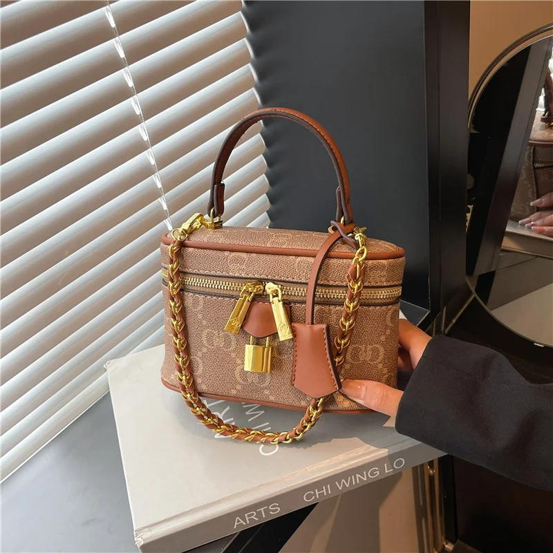 

2026 Luxury Famous Fashion Women's Zipper Crossbody Bag Paris Designer Inspired Vintage Handbag Suitable For Daily Use