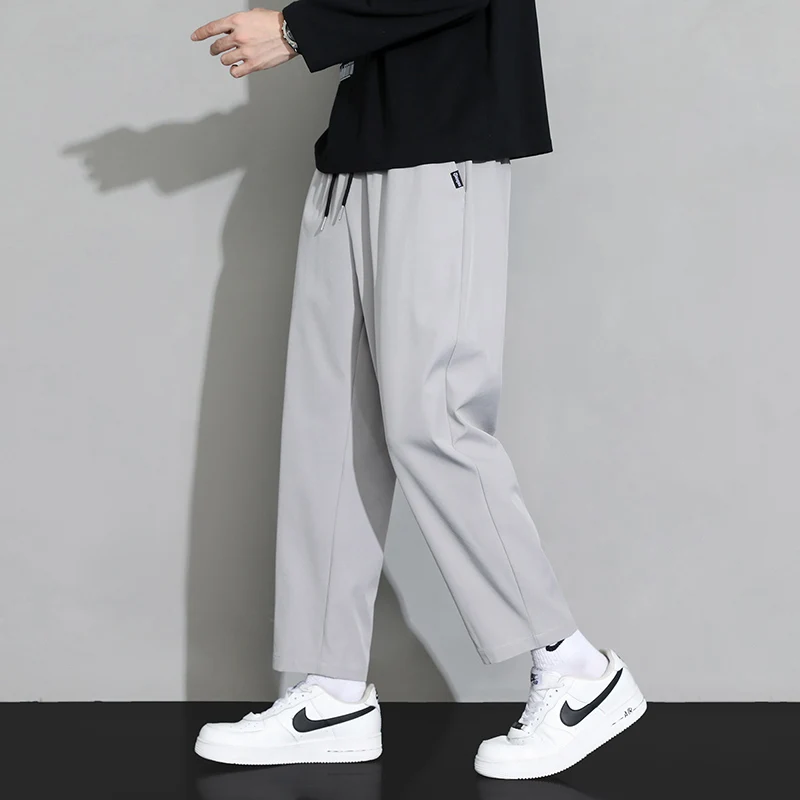 Pantaloni comodi da uomo alla moda con coulisse e elastico in vita, design in tinta unita, adatti per l'abbigliamento primaverile e autunnale