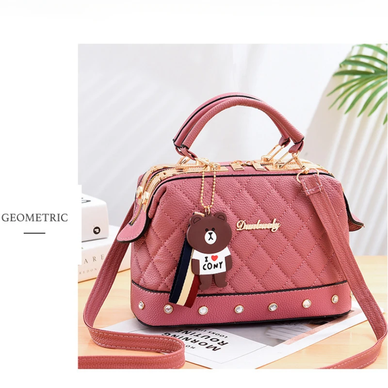 Luxury pink imitation leather bear messenger bag, high quality and low price, excellent workmanship, daily use for students