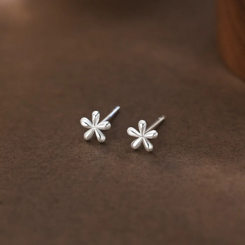 925 Sterling Silver Flower Stud Earrings Fashionable Exquisite Simple Unique Small Scale Design Trendy Exclusive for Women