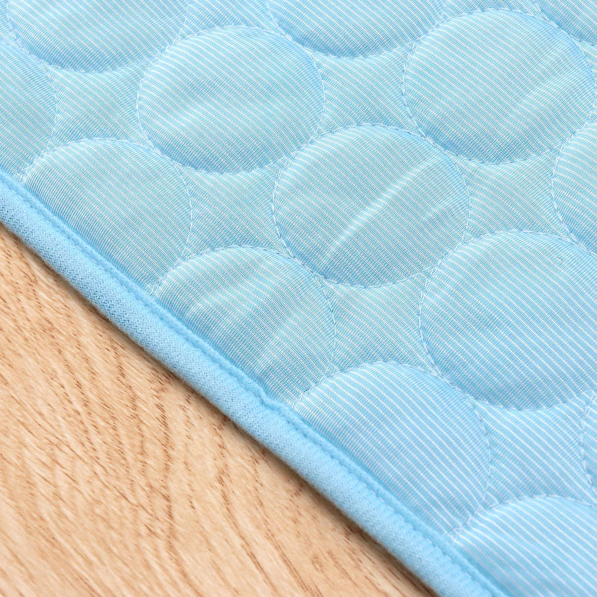 

Foldable Summer Cooling Pet Mat Breathable Dog Cat Ice Crystal Sleeping Pad Heat Dissipation Bed Soft Comfortable Surface 50 X