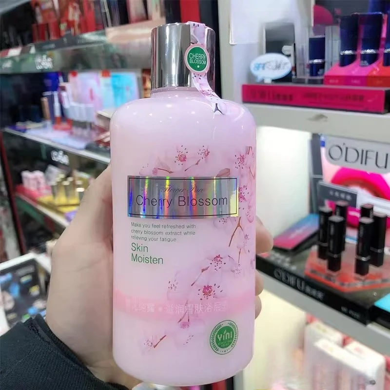 

Увлажняющий лосьон для тела Cherry Blossom Nourishment Hydra Skin Lotion, легкий, быстро впитывающийся, не оставляет жирного ощущения, для сухой кожи.